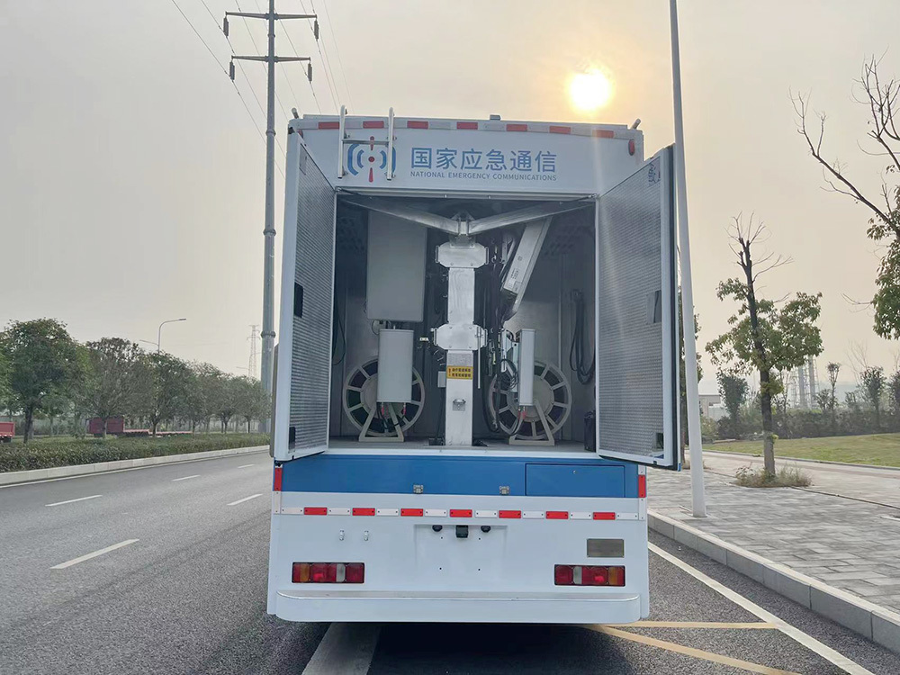 10M Emergency communication vehicle