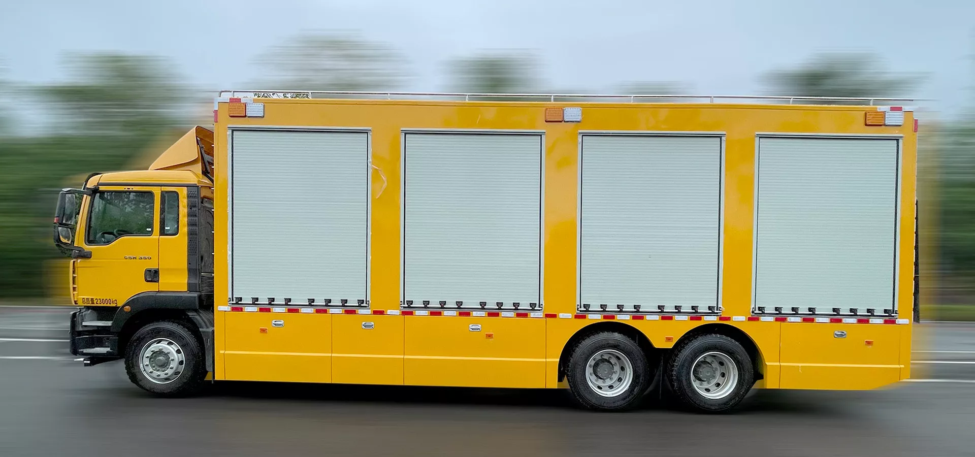 Large flow drainage rescue vehicle