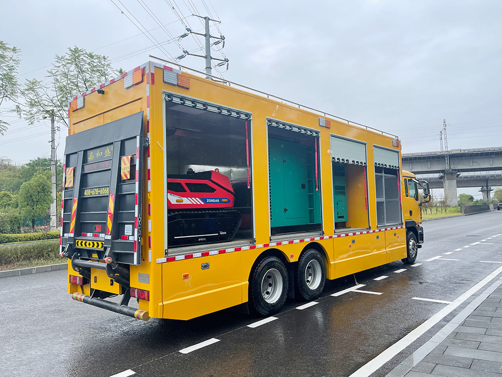 Large flow drainage rescue vehicle