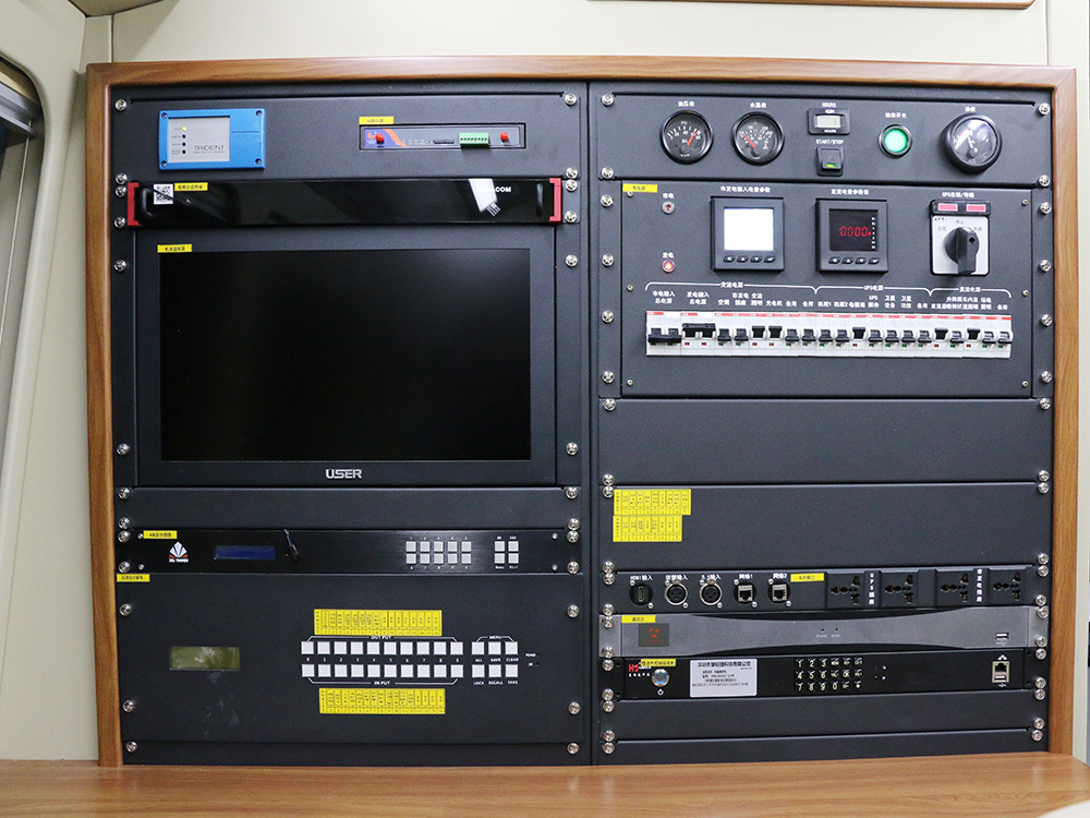 Communication command vehicle