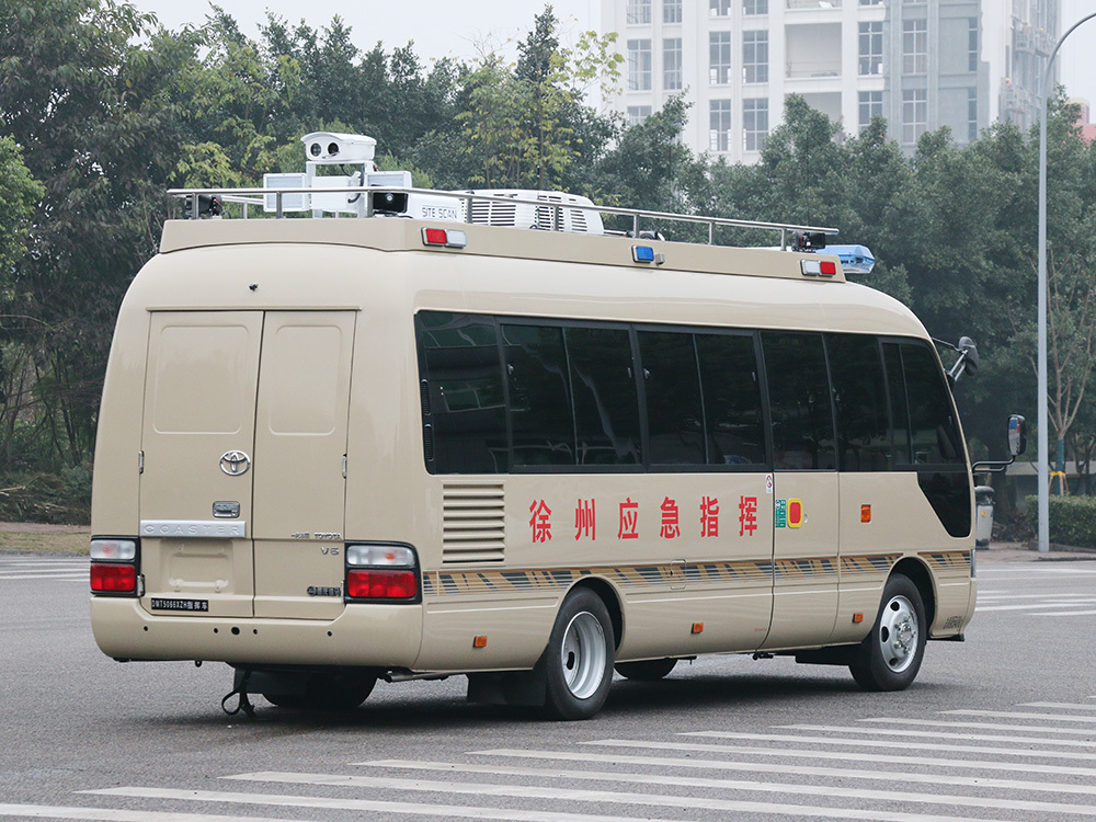 Communication command vehicle